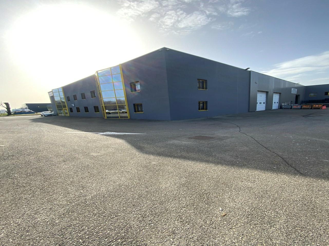 Local d'activité La Verpillière 1327m² Location local d'activité La Verpillière Isère OLACT2110126 2